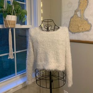 Cute fuzzy white light weight top size L